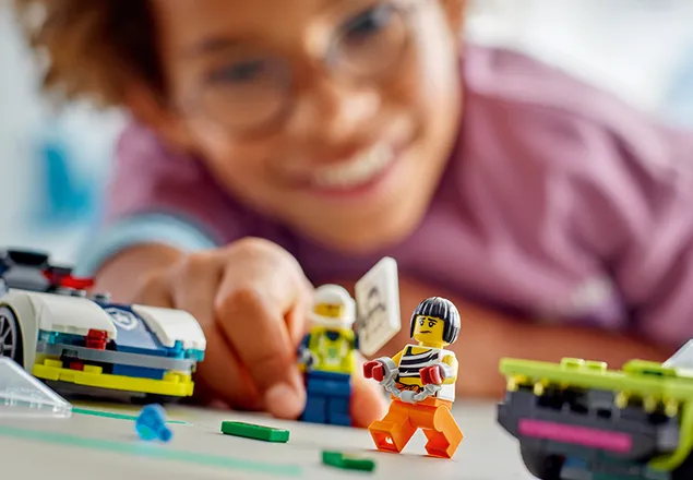 Urmarire cu masina de politie si masina puternica, +6 ani, 60415, Lego City